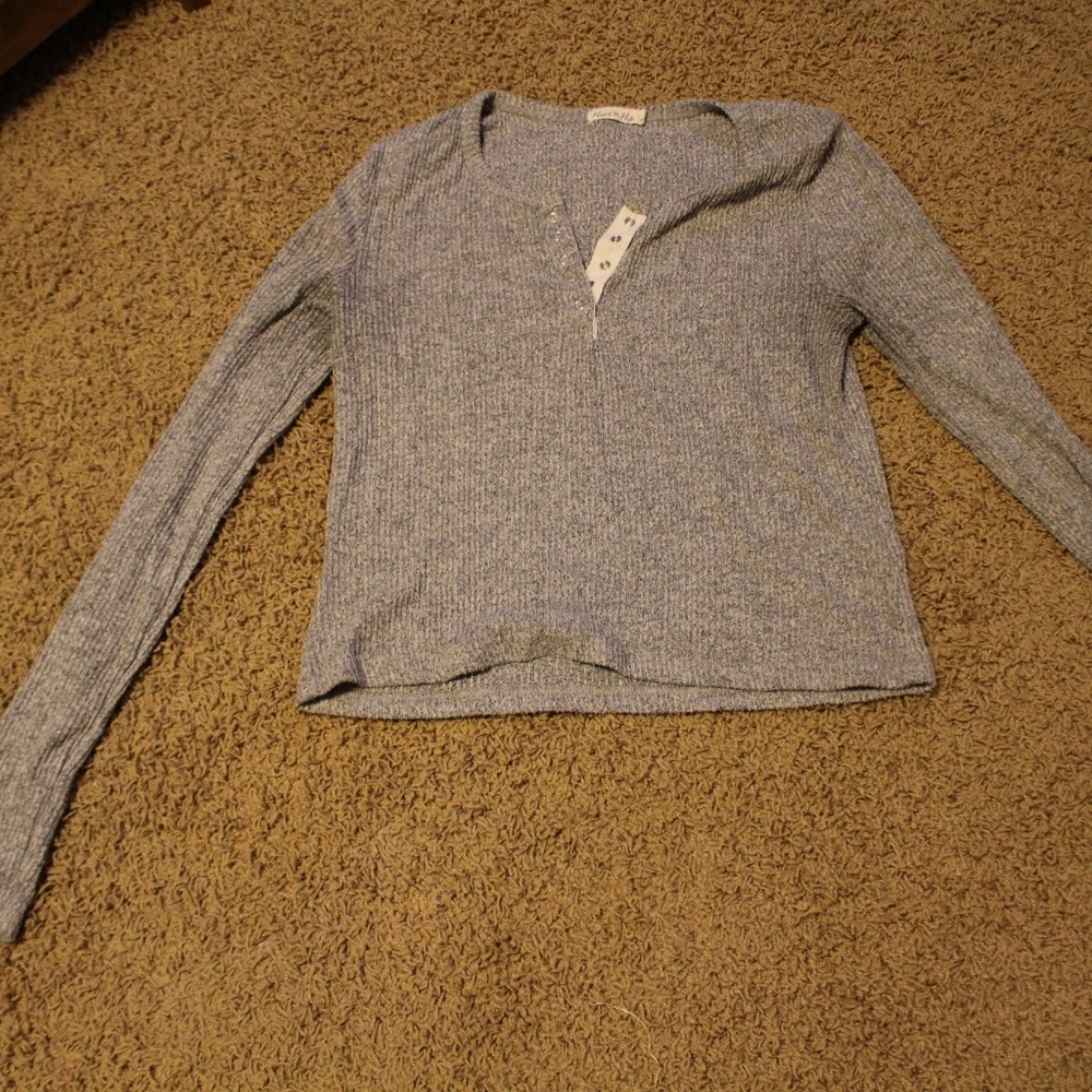 Medium cropped long sleeve half button